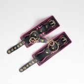 Черные кожаные наручники с розовой строчкой - Crazy Handmade - купить с доставкой в Уссурийске