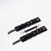 Черный кожаные оковы с узорами и золотистой фурнитурой - Crazy Handmade - купить с доставкой в Уссурийске