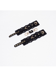 Черные кожаные наручники с узорами и золотистой фурнитурой - Crazy Handmade - купить с доставкой в Уссурийске