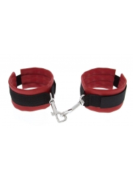 Красно-чёрные полиуретановые наручники Luxurious Handcuffs - Blush Novelties - купить с доставкой в Уссурийске