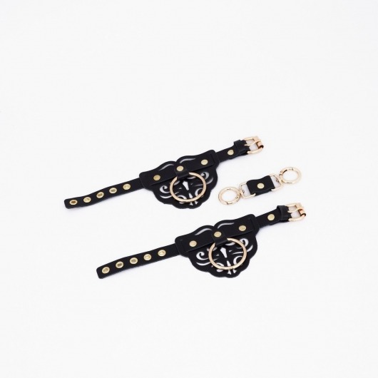 Черные кожаные наручники с клепками, кольцами и золотистой фурнитурой - Crazy Handmade - купить с доставкой в Уссурийске